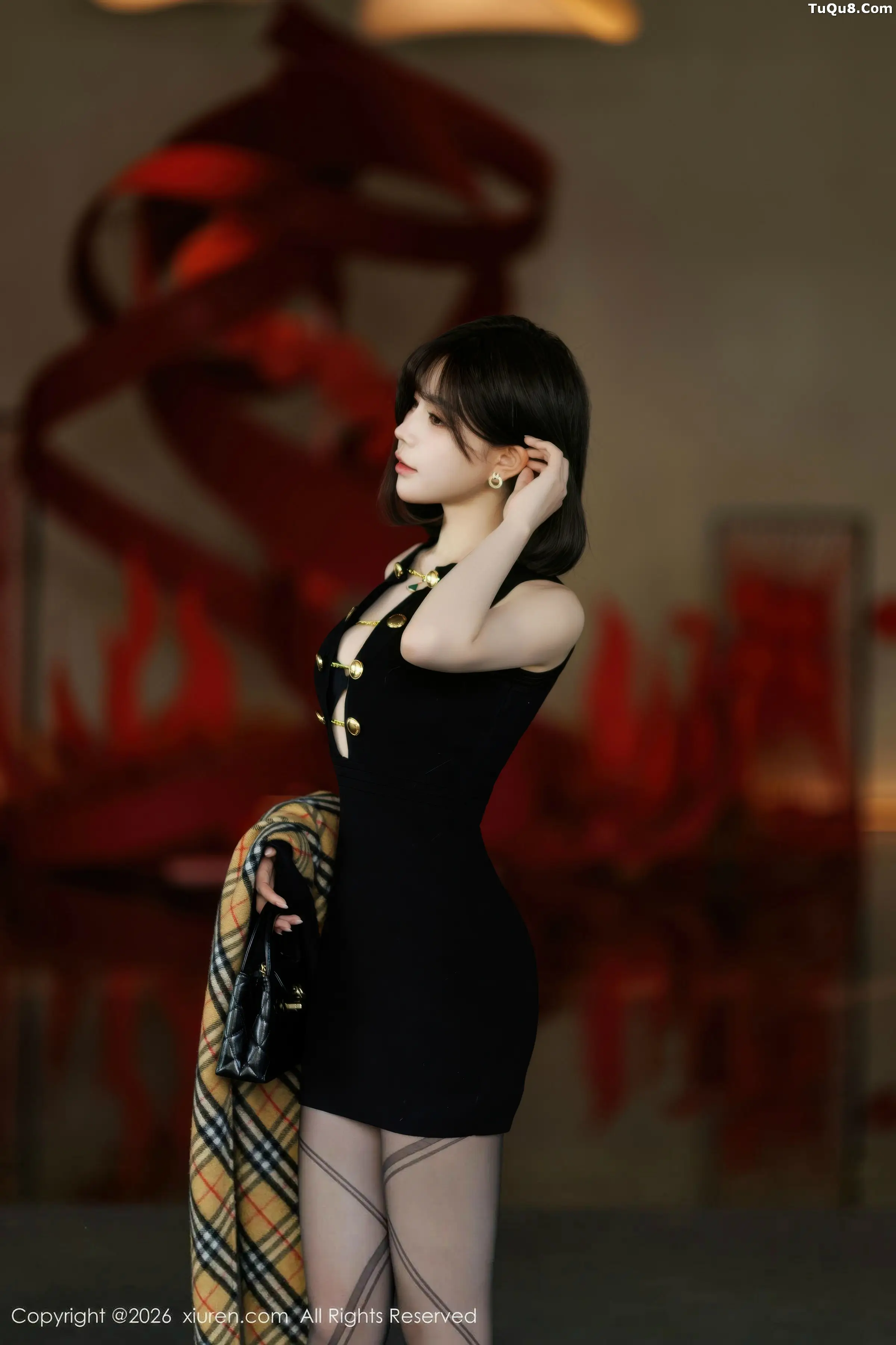 莉芝荔枝性感黑色连衣短裙+黑丝网袜秀完美身材绝美写真100P