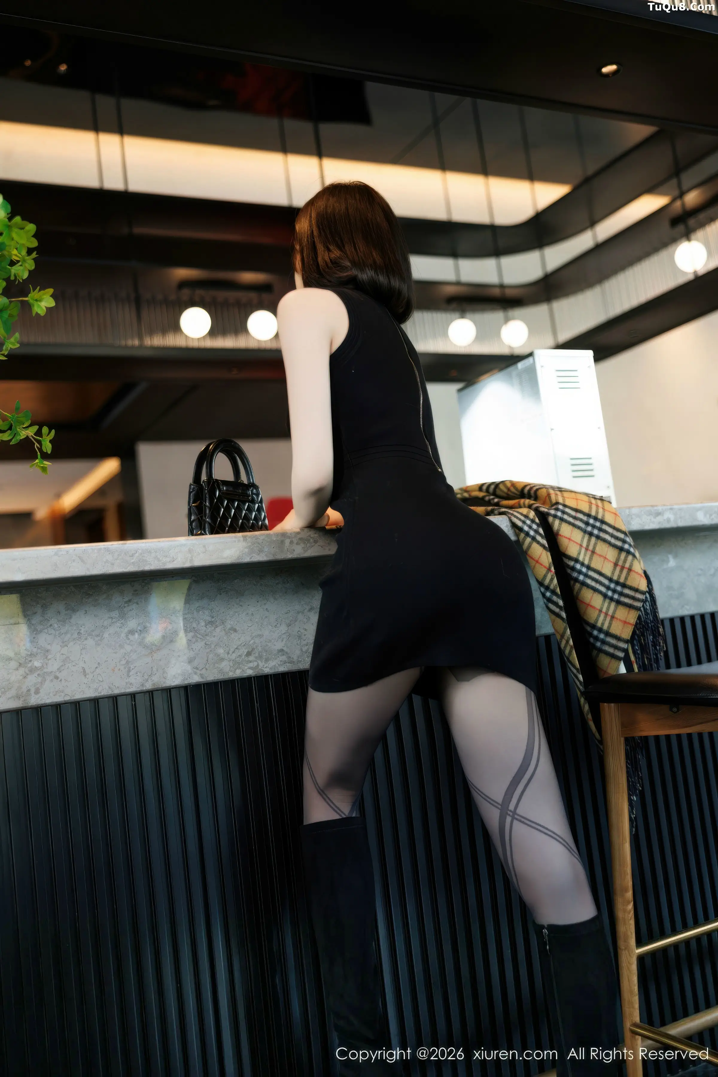 莉芝荔枝性感黑色连衣短裙+黑丝网袜秀完美身材绝美写真100P