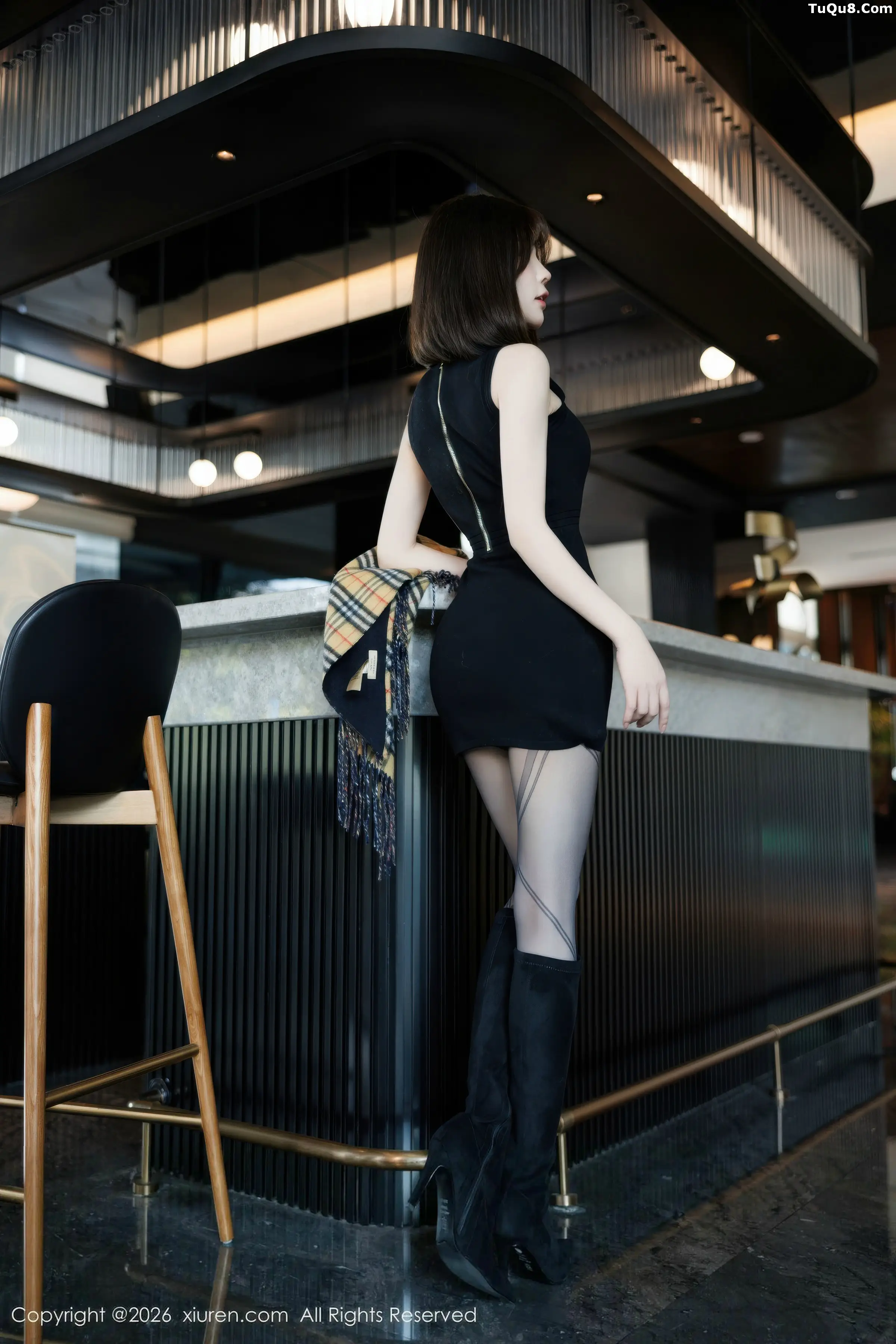 莉芝荔枝性感黑色连衣短裙+黑丝网袜秀完美身材绝美写真100P