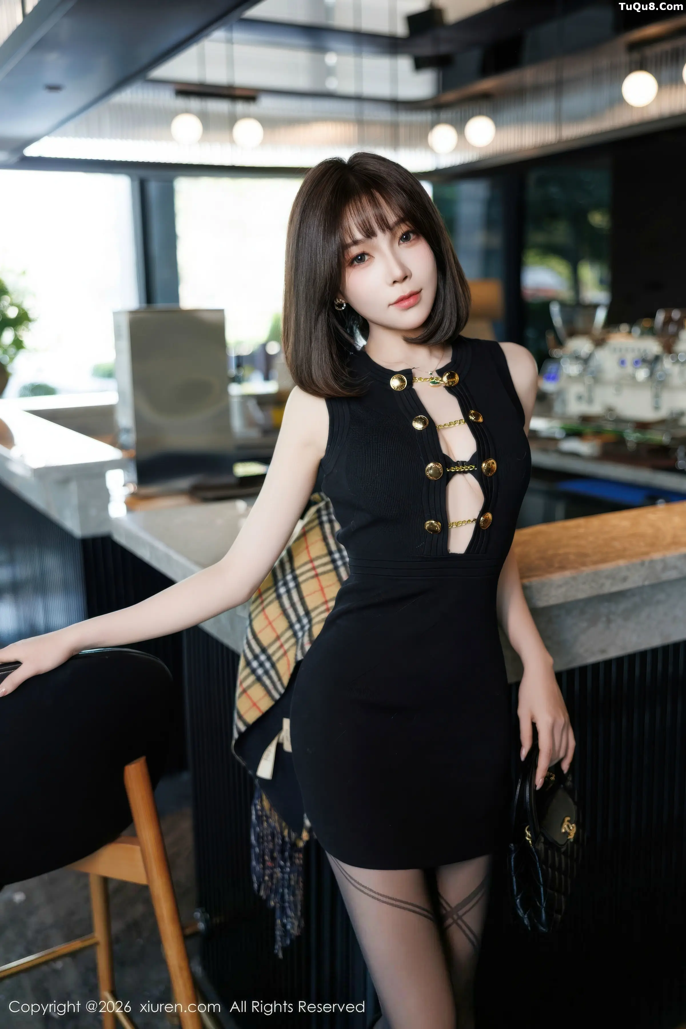 莉芝荔枝性感黑色连衣短裙+黑丝网袜秀完美身材绝美写真100P