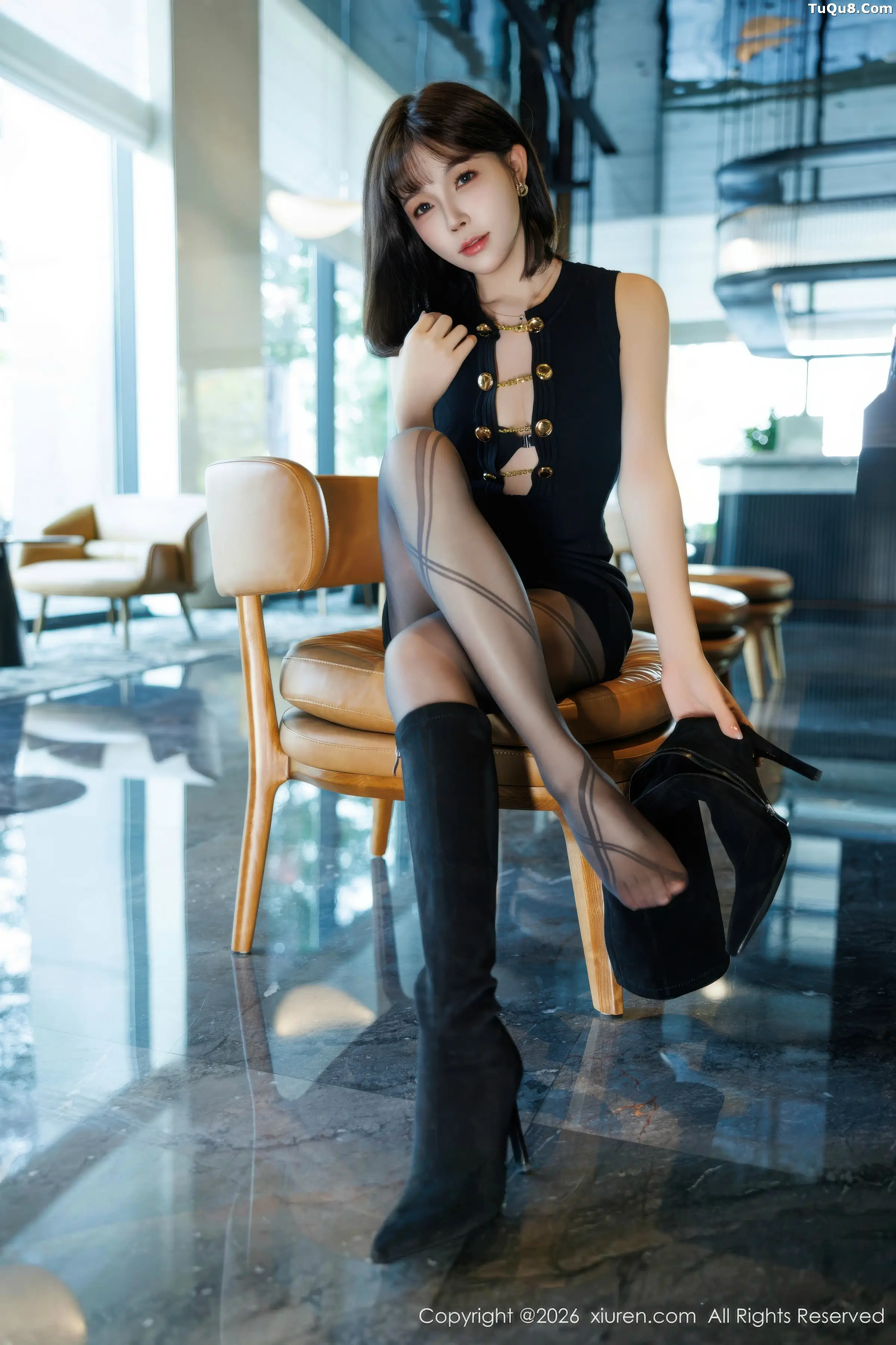 莉芝荔枝性感黑色连衣短裙+黑丝网袜秀完美身材绝美写真100P