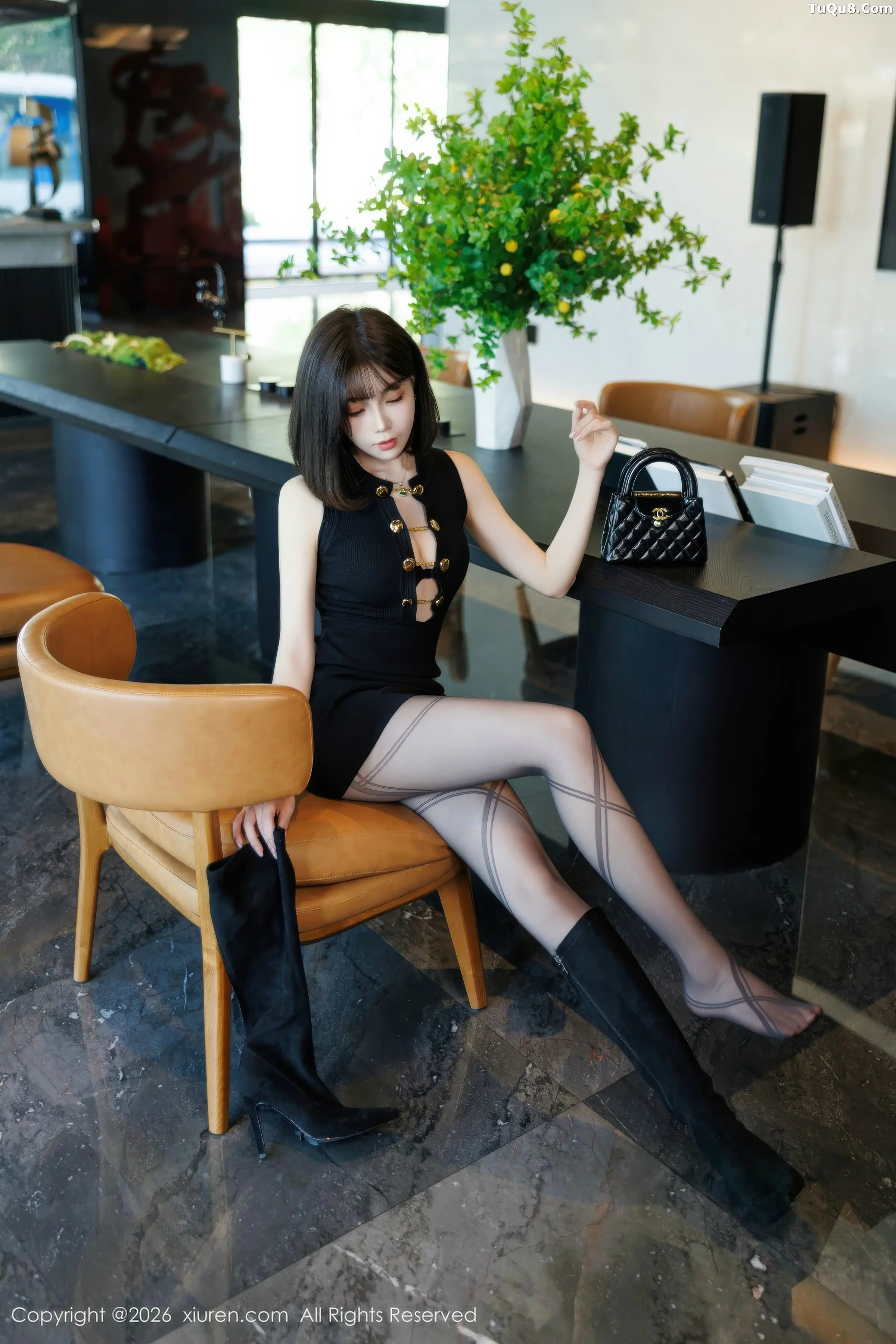 莉芝荔枝性感黑色连衣短裙+黑丝网袜秀完美身材绝美写真100P