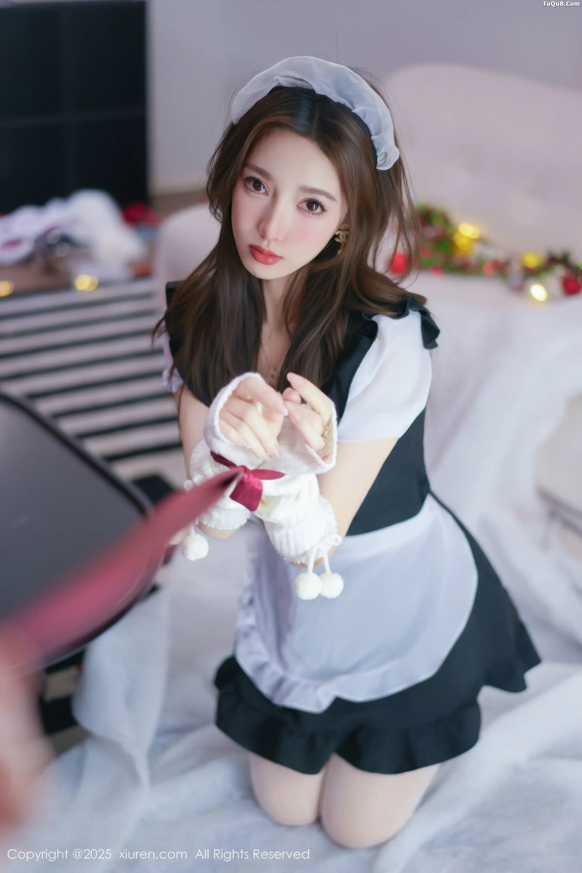 Twins-桃桃性感女仆装扮配白色丝袜秀完美身材撩人绝美写真77P