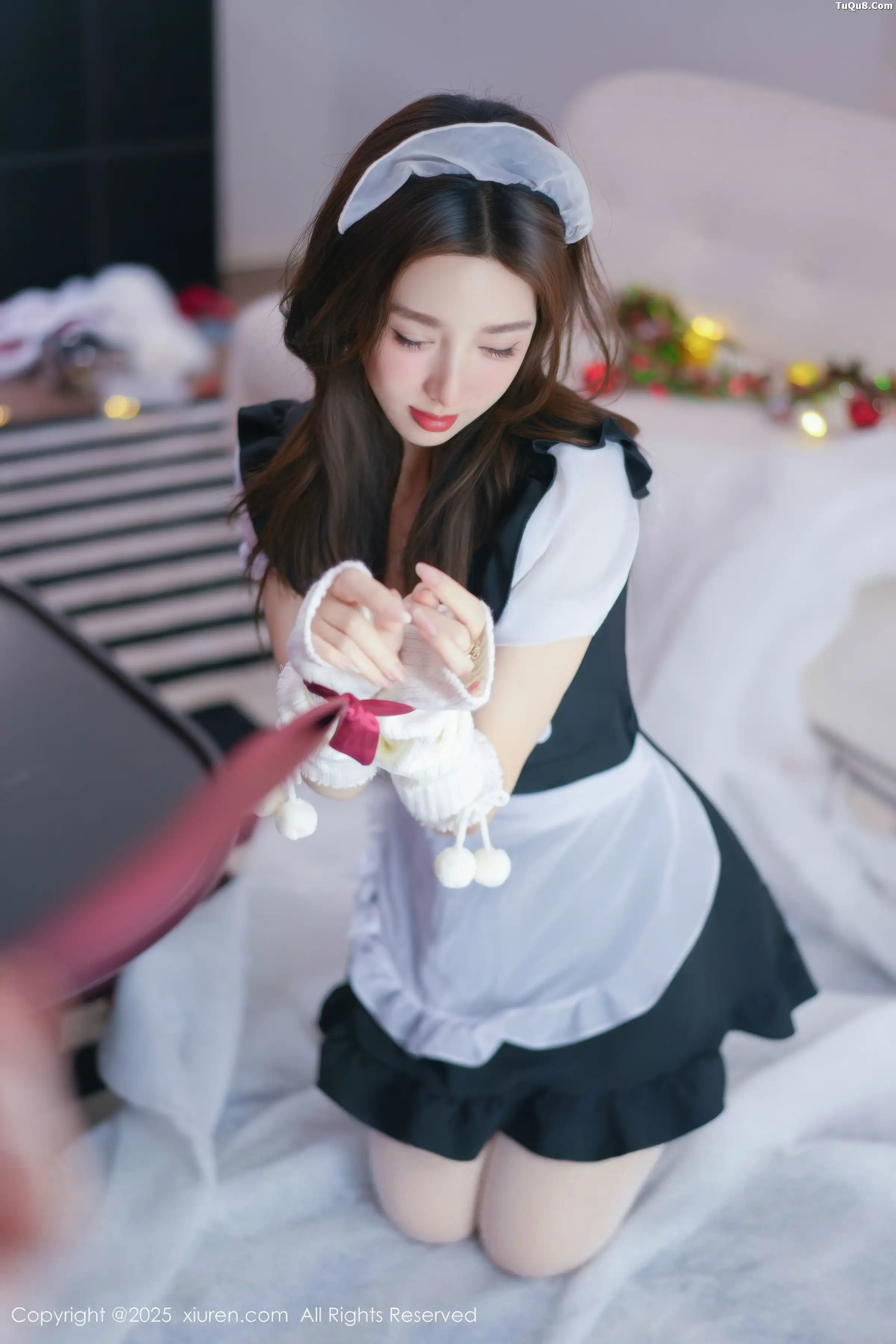 Twins-桃桃性感女仆装扮配白色丝袜秀完美身材撩人绝美写真77P