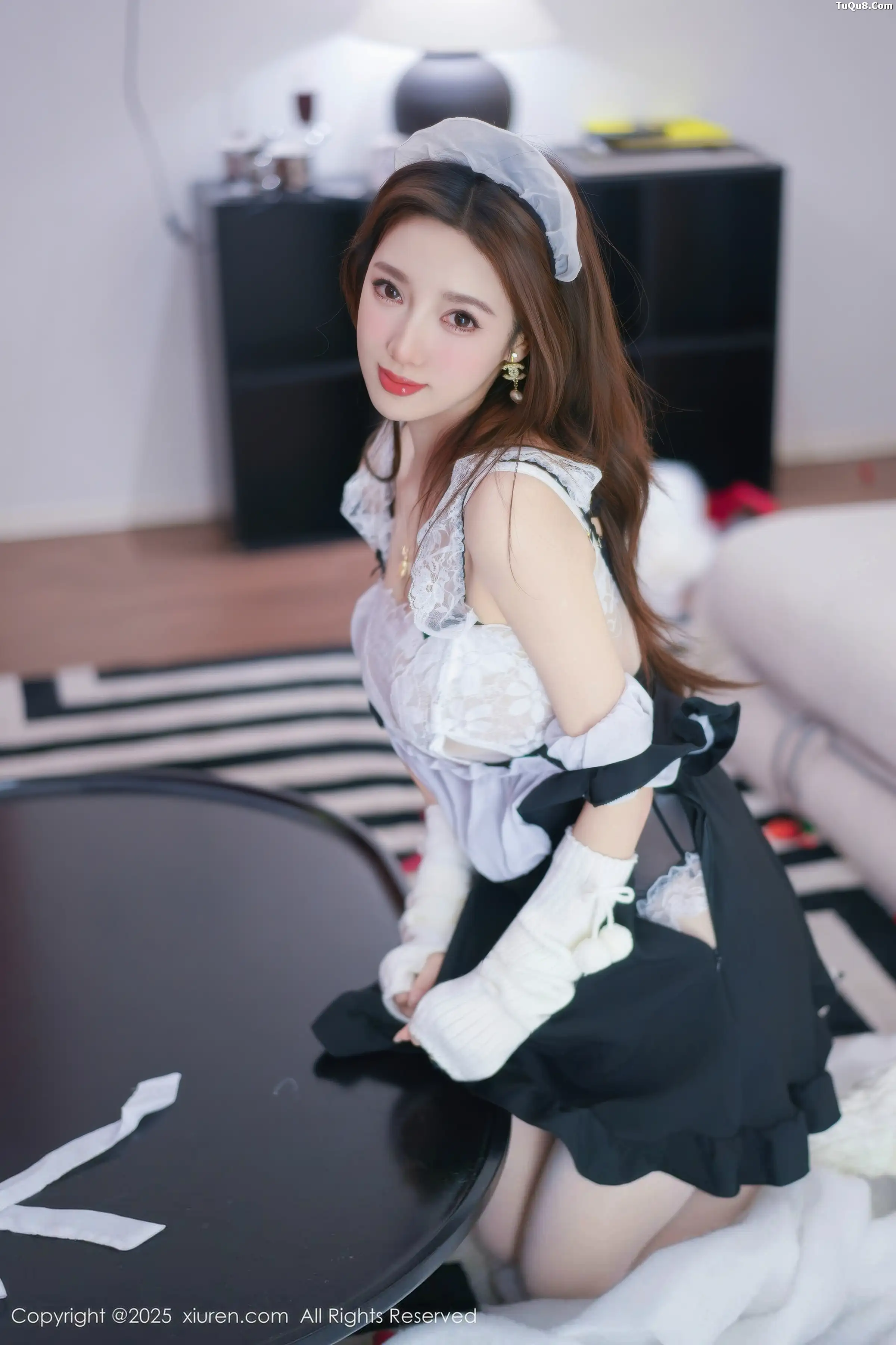 Twins-桃桃性感女仆装扮配白色丝袜秀完美身材撩人绝美写真77P