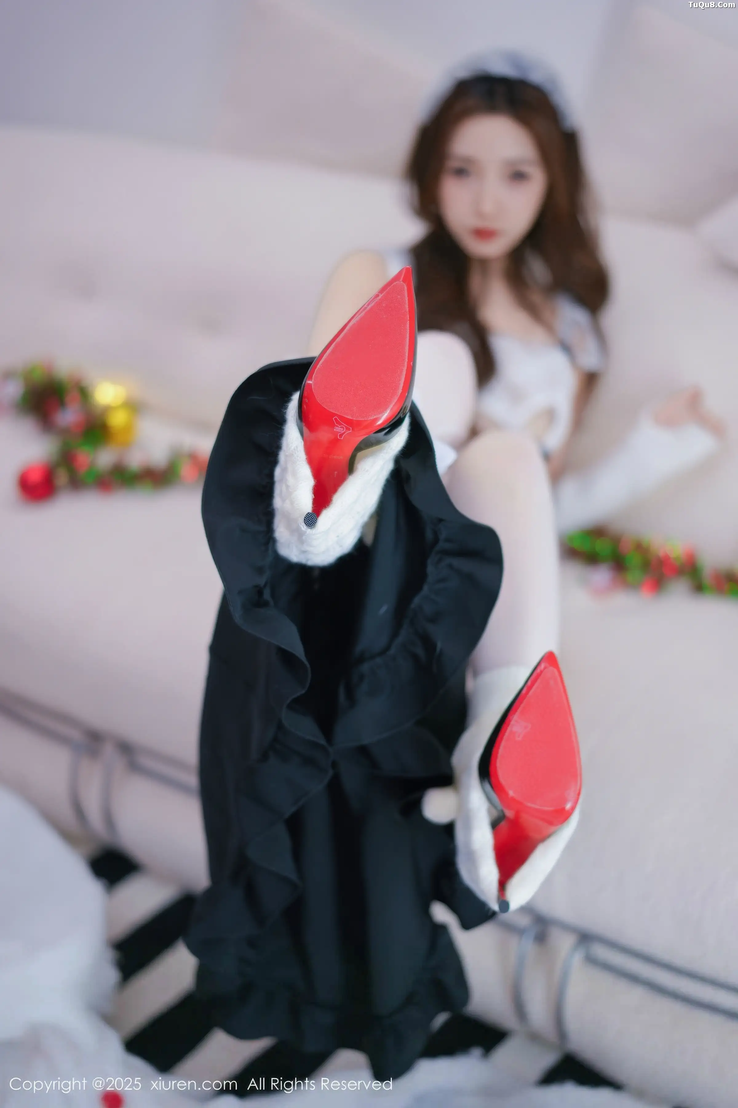 Twins-桃桃性感女仆装扮配白色丝袜秀完美身材撩人绝美写真77P