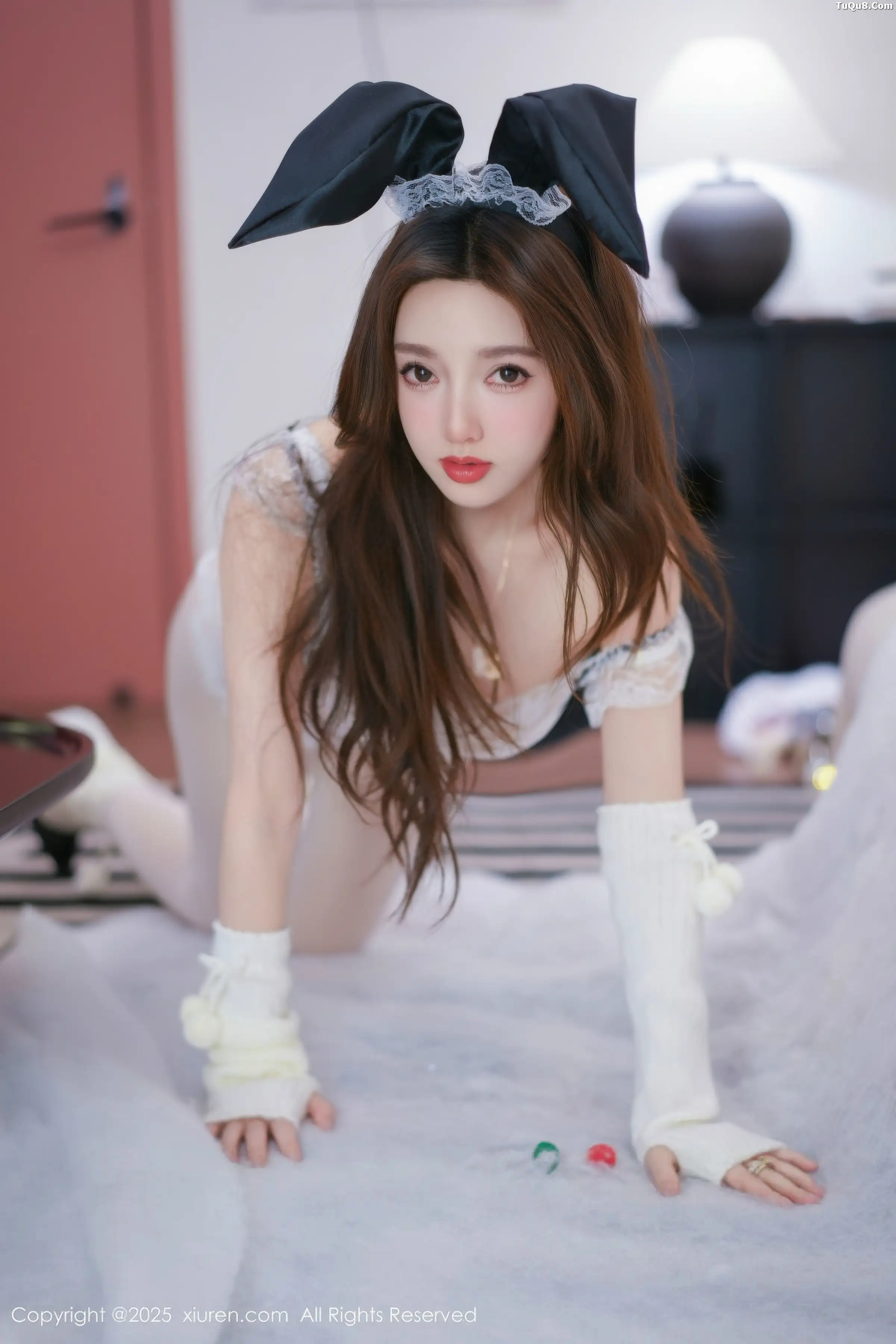 Twins-桃桃性感女仆装扮配白色丝袜秀完美身材撩人绝美写真77P