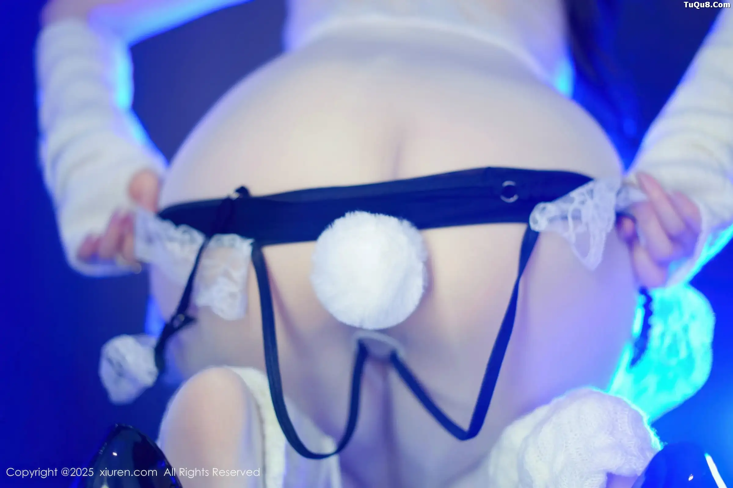 Twins-桃桃性感女仆装扮配白色丝袜秀完美身材撩人绝美写真77P