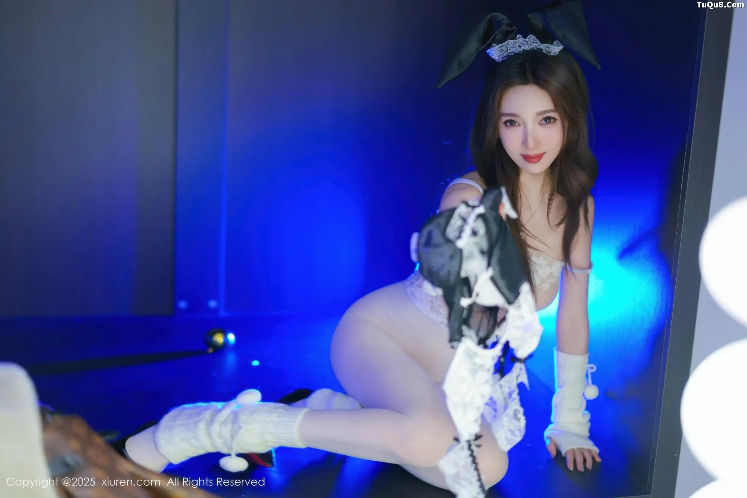 Twins-桃桃性感女仆装扮配白色丝袜秀完美身材撩人绝美写真77P