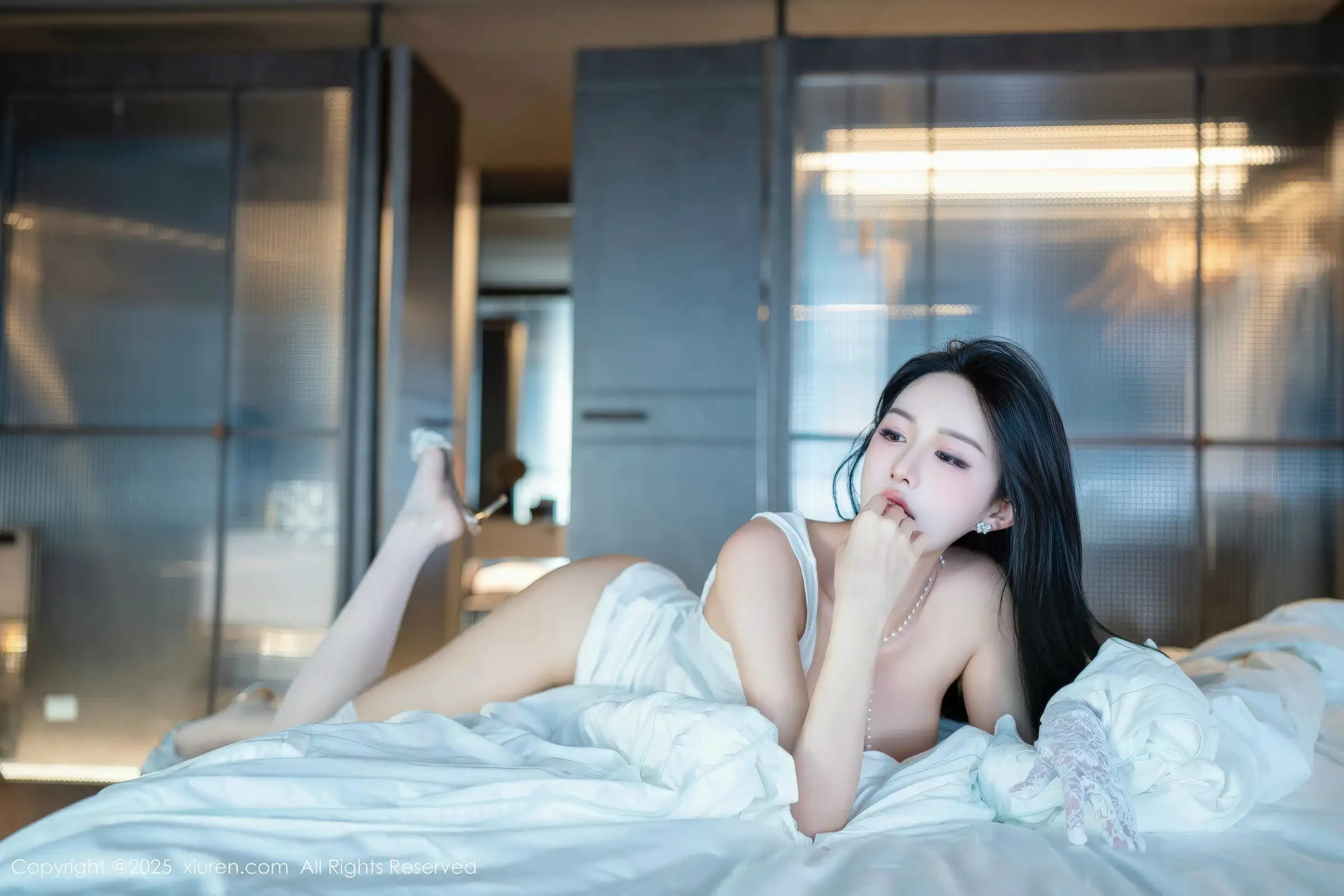 shelly诗莉性感白色情趣服饰配白色丝袜秀曼妙身姿绝美写真80P