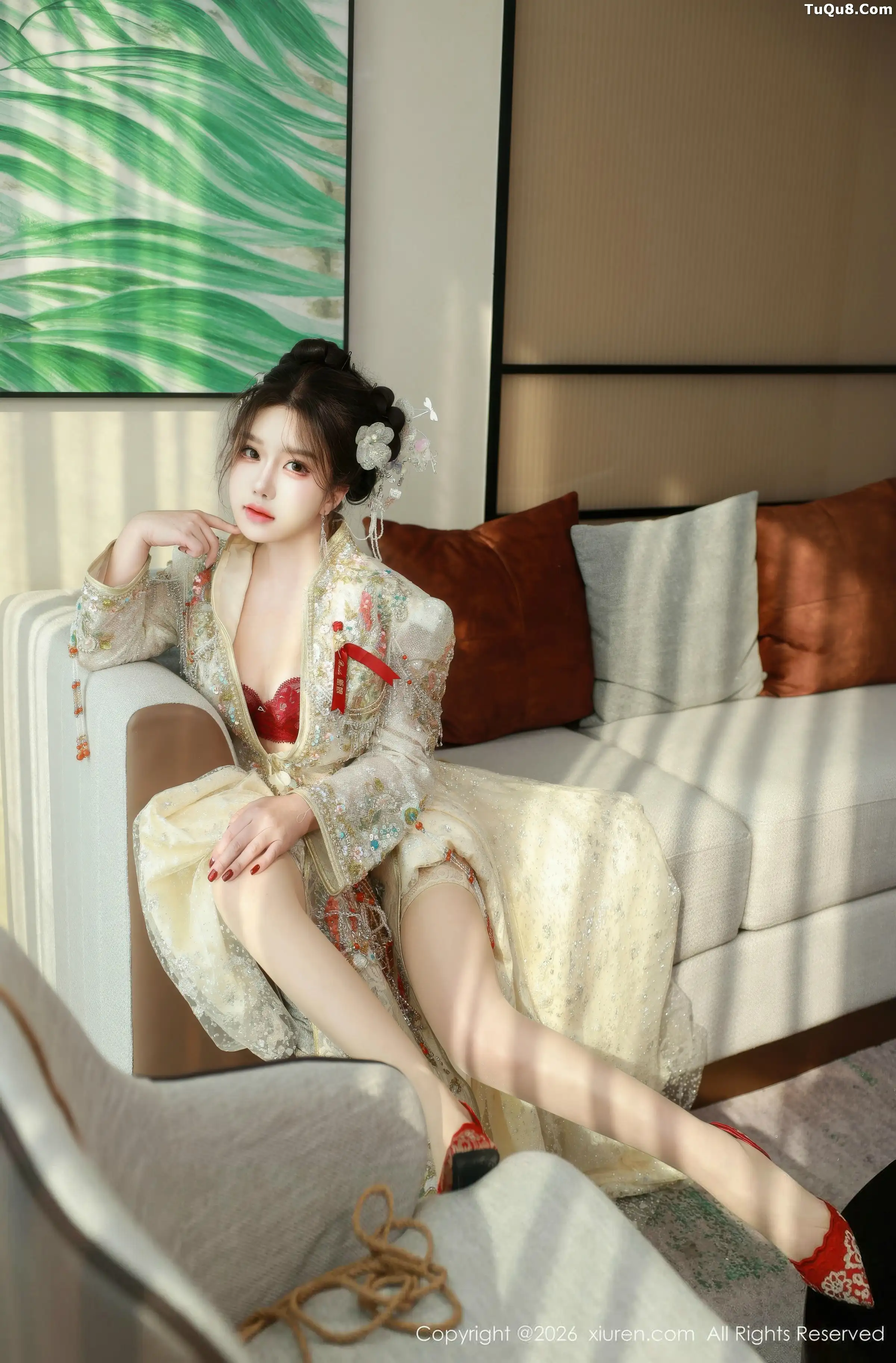 小薯条nienie剧情主题性感秀禾服饰配肉色丝袜秀美腿绝美写真56P