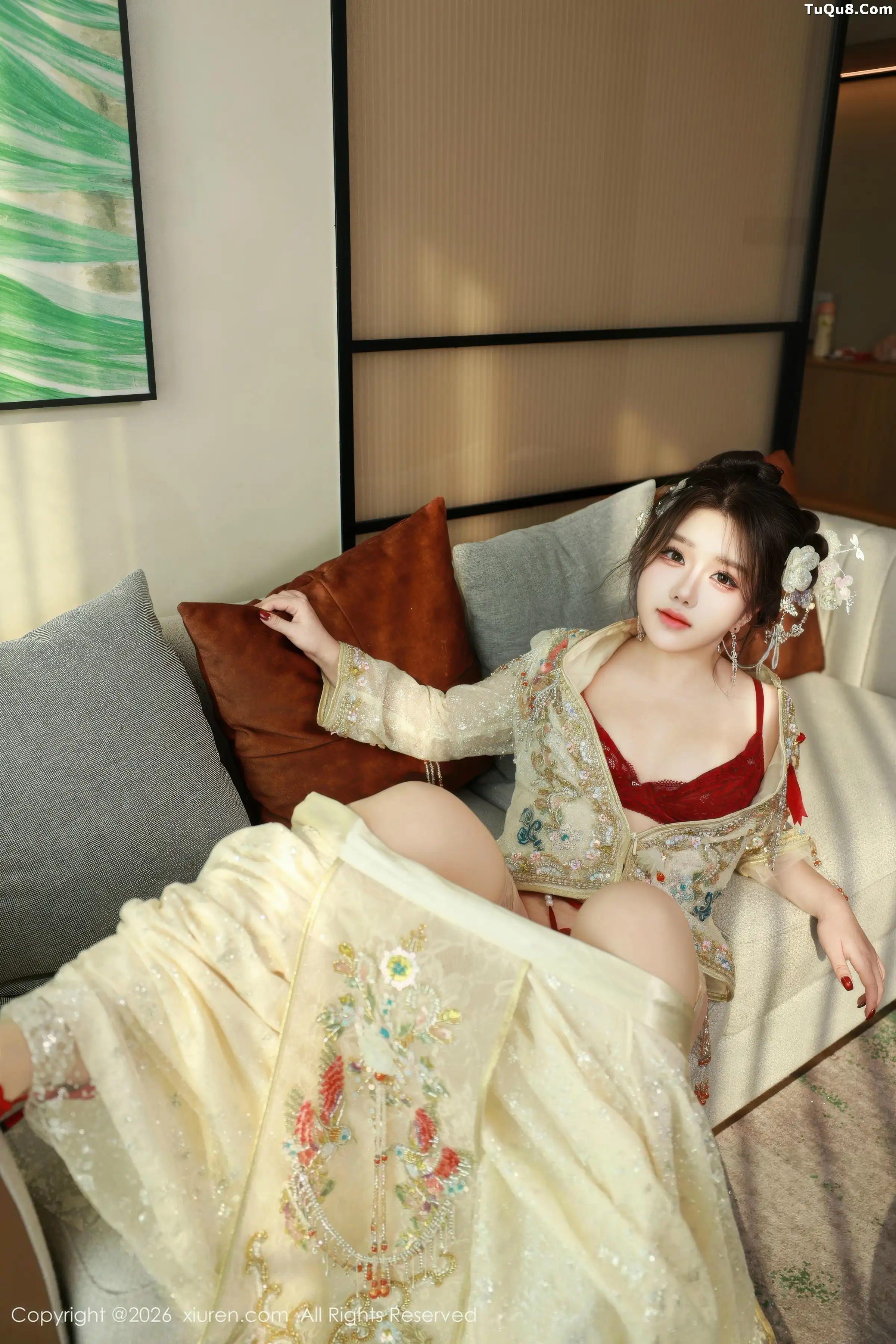 小薯条nienie剧情主题性感秀禾服饰配肉色丝袜秀美腿绝美写真56P