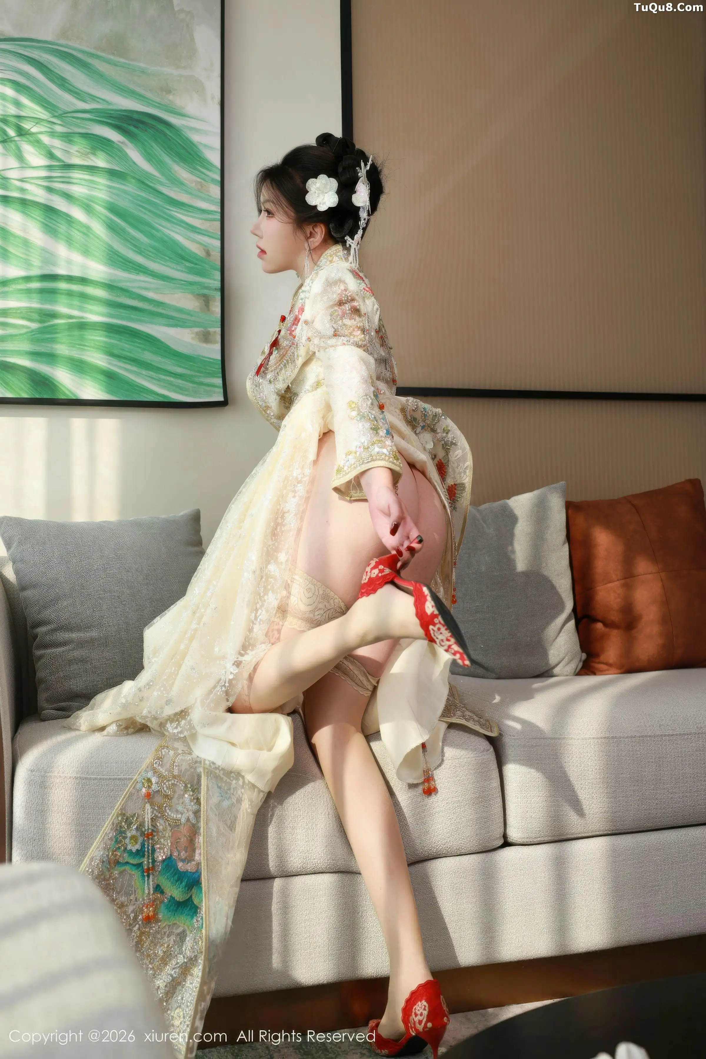 小薯条nienie剧情主题性感秀禾服饰配肉色丝袜秀美腿绝美写真56P