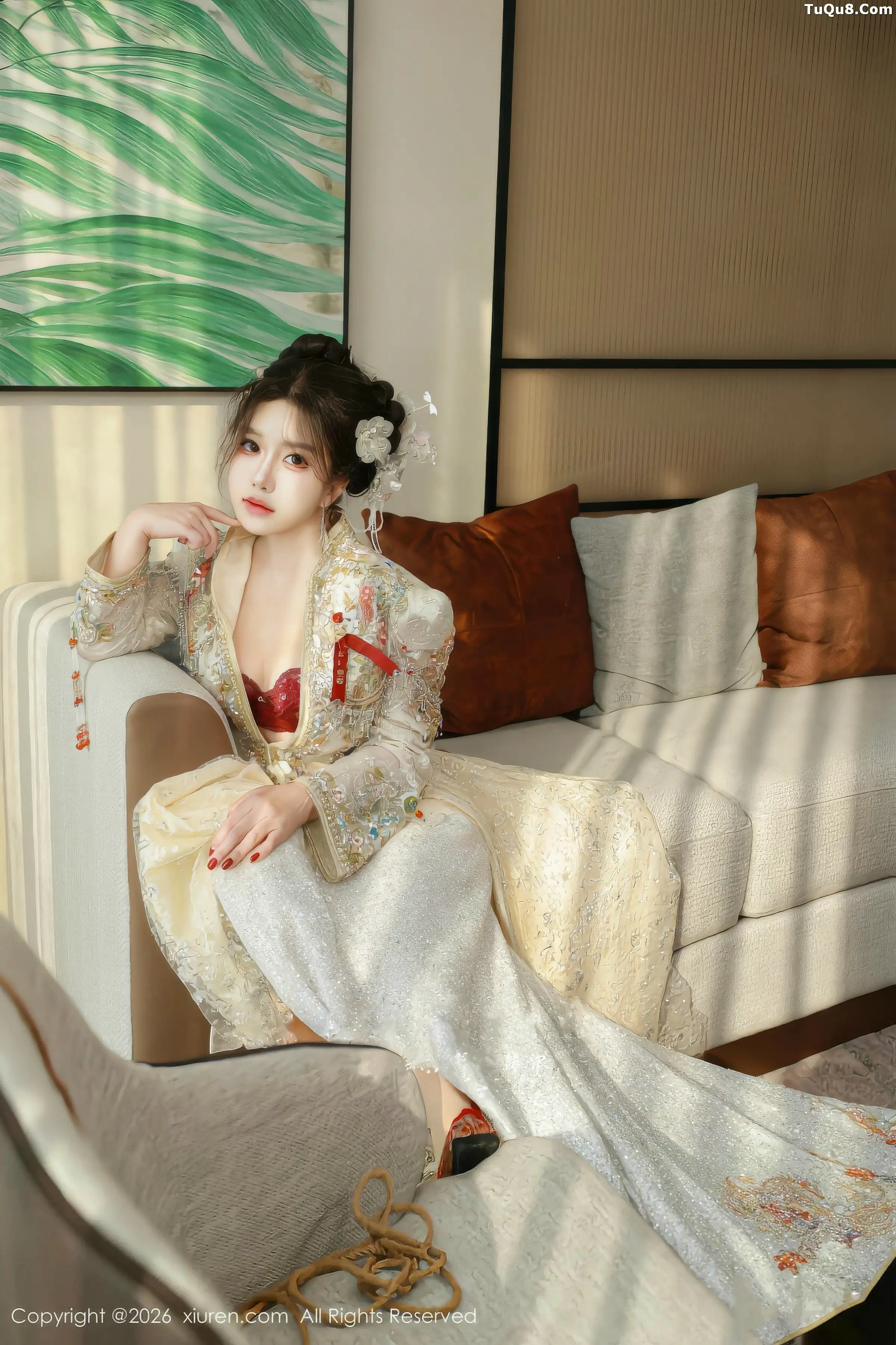 小薯条nienie剧情主题性感秀禾服饰配肉色丝袜秀美腿绝美写真56P