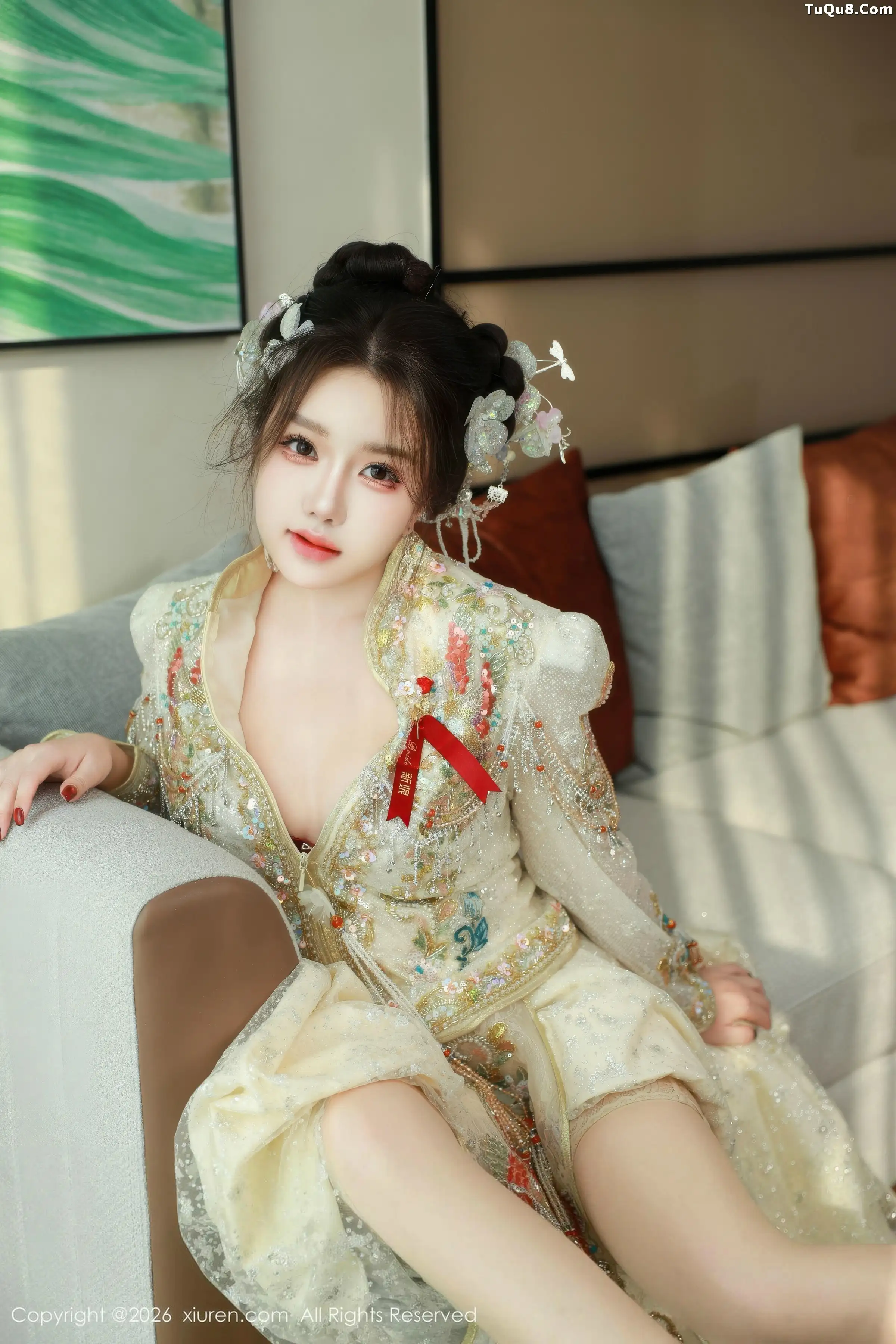 小薯条nienie剧情主题性感秀禾服饰配肉色丝袜秀美腿绝美写真56P