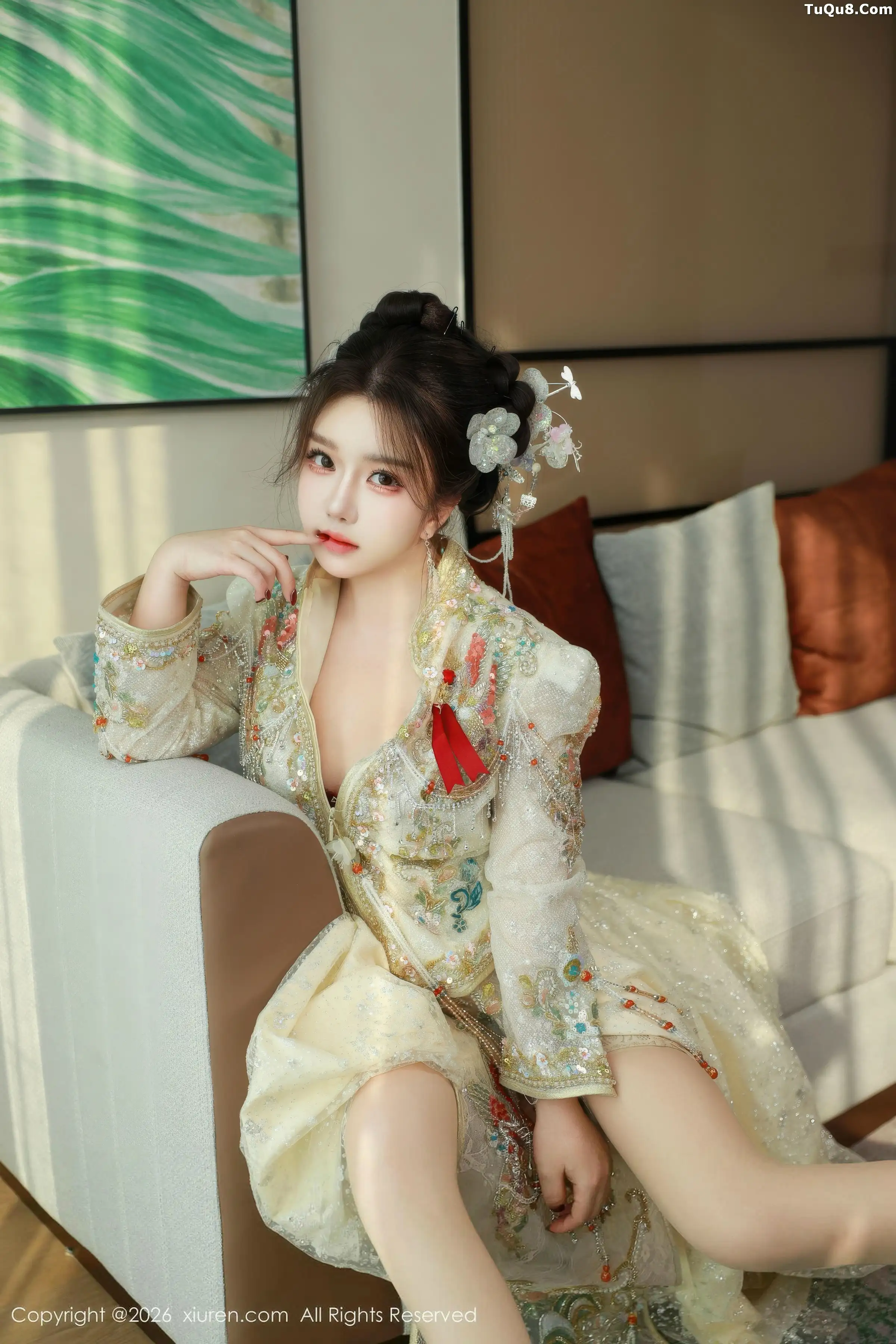 小薯条nienie剧情主题性感秀禾服饰配肉色丝袜秀美腿绝美写真56P