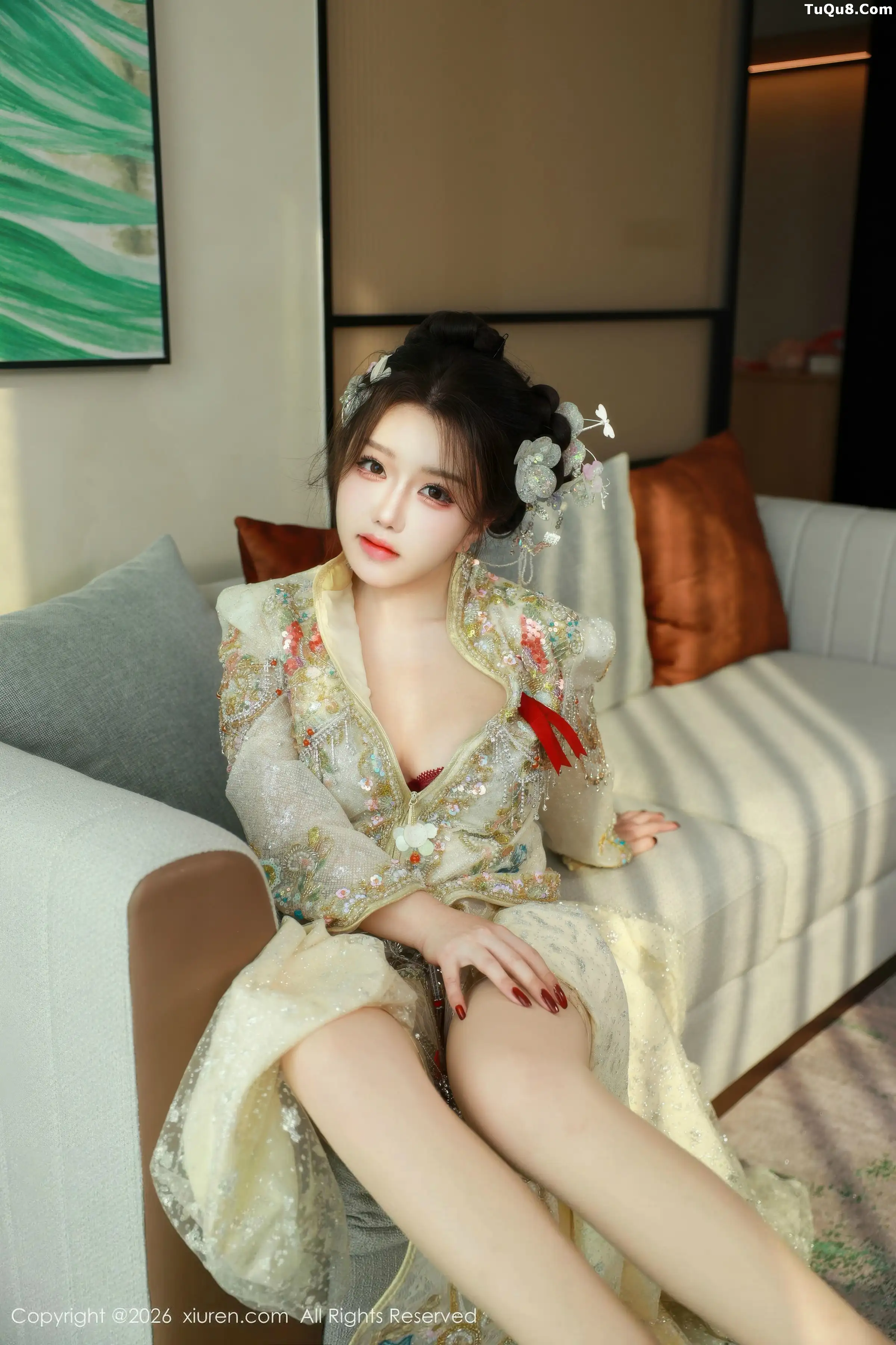 小薯条nienie剧情主题性感秀禾服饰配肉色丝袜秀美腿绝美写真56P