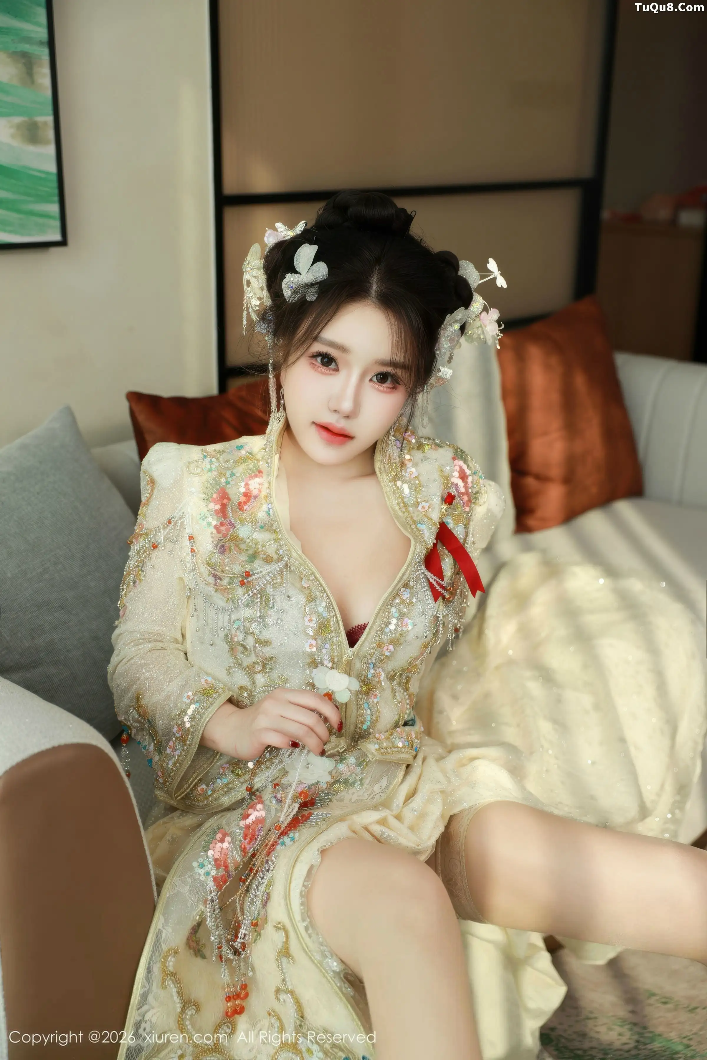 小薯条nienie剧情主题性感秀禾服饰配肉色丝袜秀美腿绝美写真56P