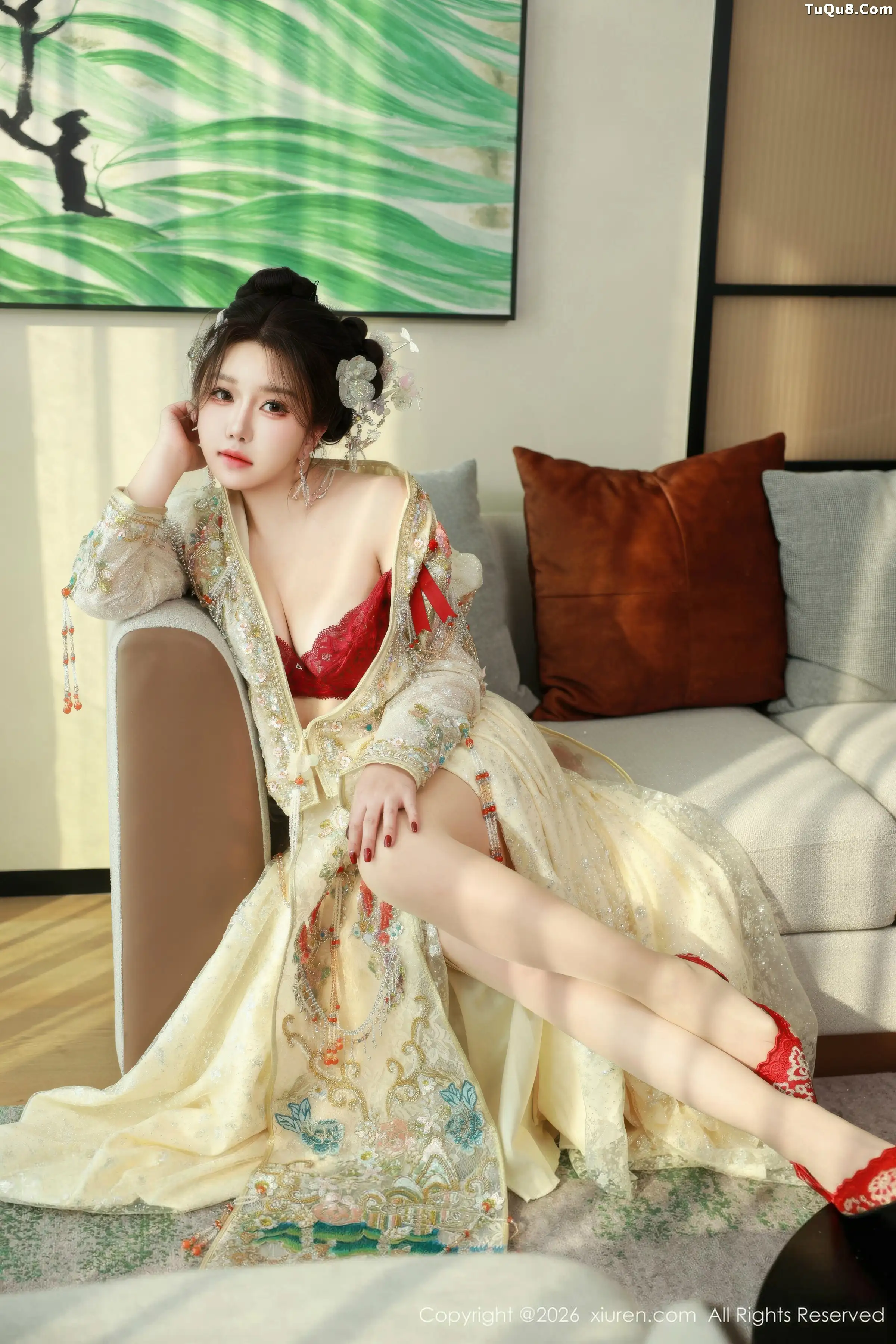 小薯条nienie剧情主题性感秀禾服饰配肉色丝袜秀美腿绝美写真56P