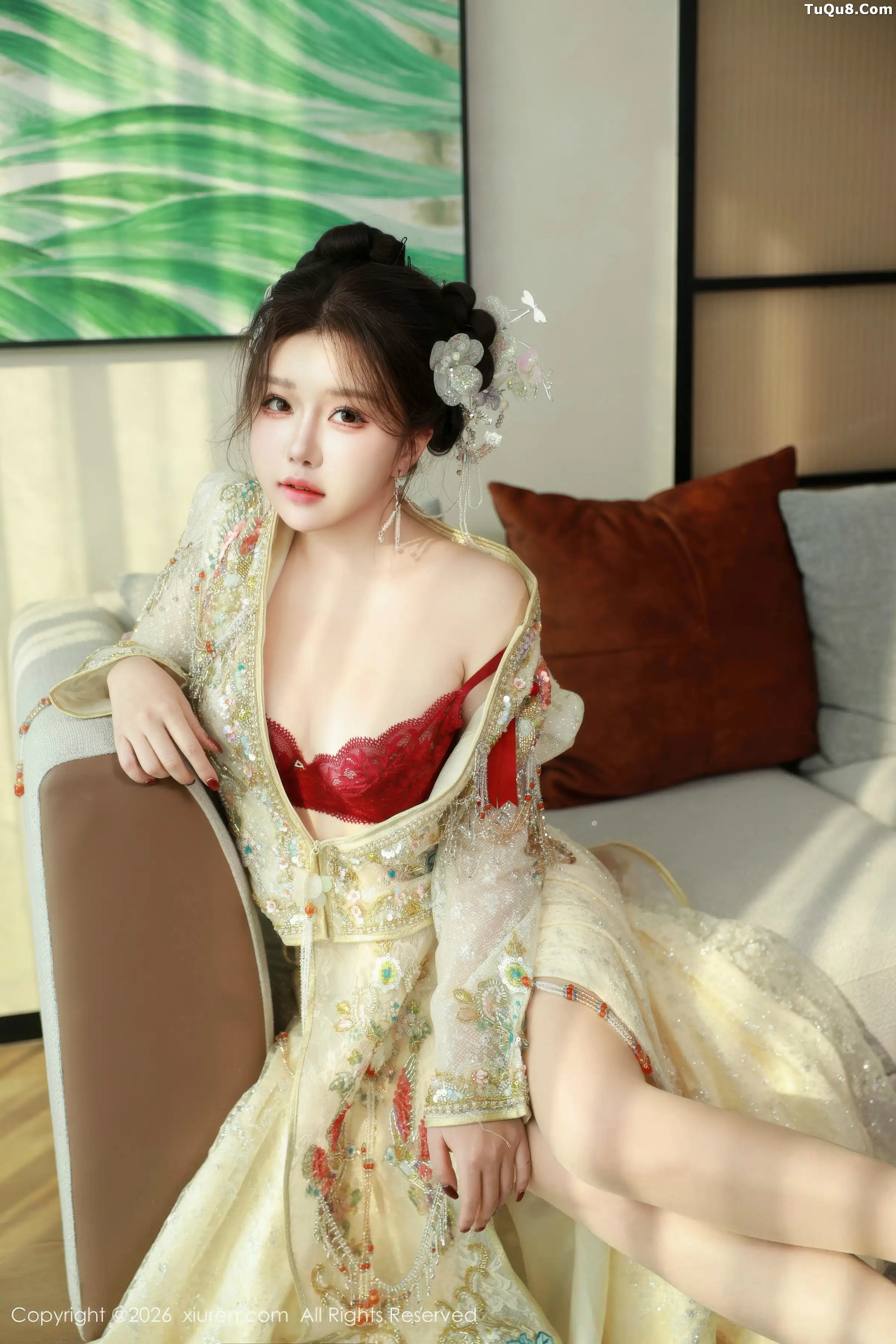 小薯条nienie剧情主题性感秀禾服饰配肉色丝袜秀美腿绝美写真56P