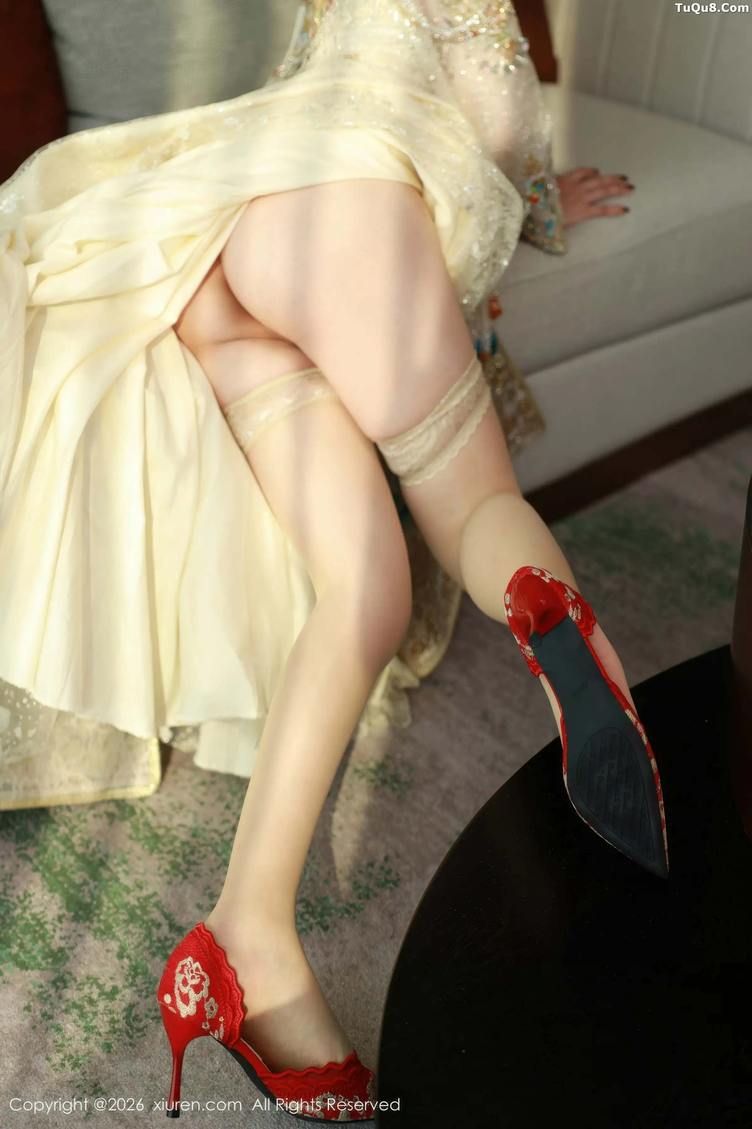 小薯条nienie剧情主题性感秀禾服饰配肉色丝袜秀美腿绝美写真56P