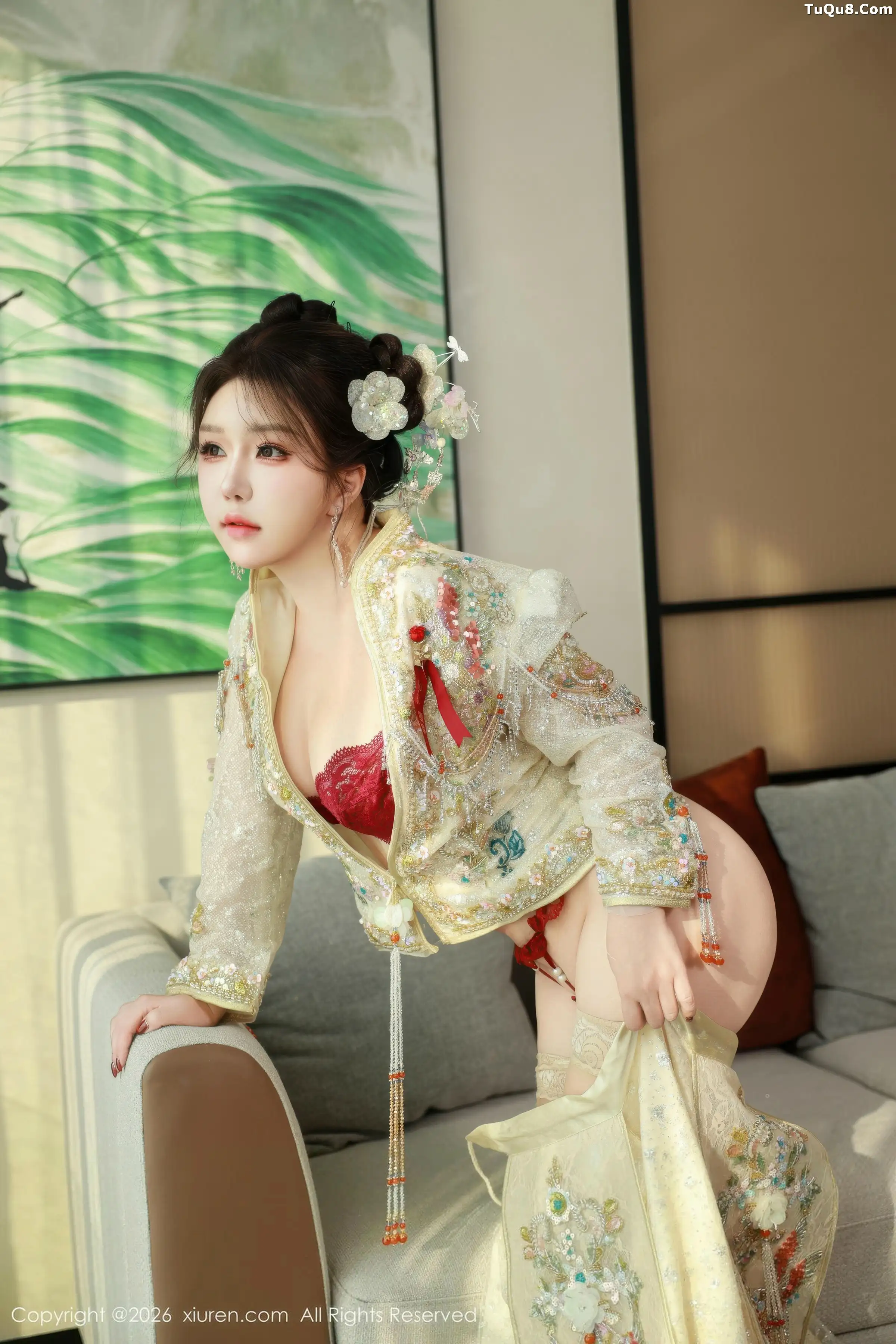 小薯条nienie剧情主题性感秀禾服饰配肉色丝袜秀美腿绝美写真56P