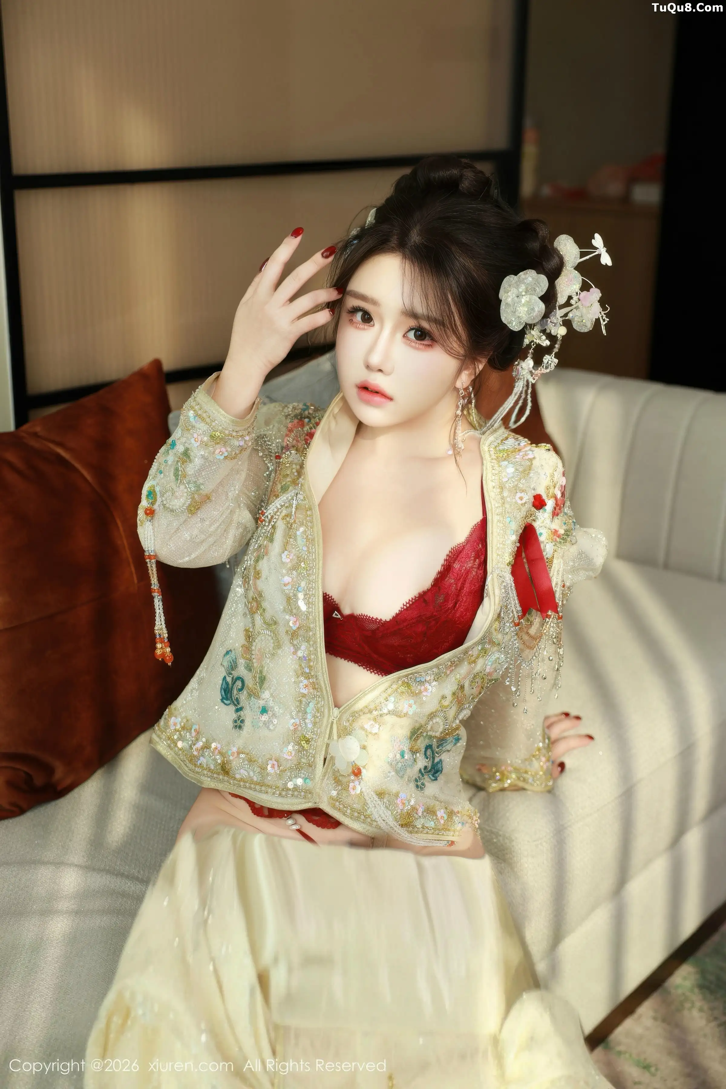 小薯条nienie剧情主题性感秀禾服饰配肉色丝袜秀美腿绝美写真56P