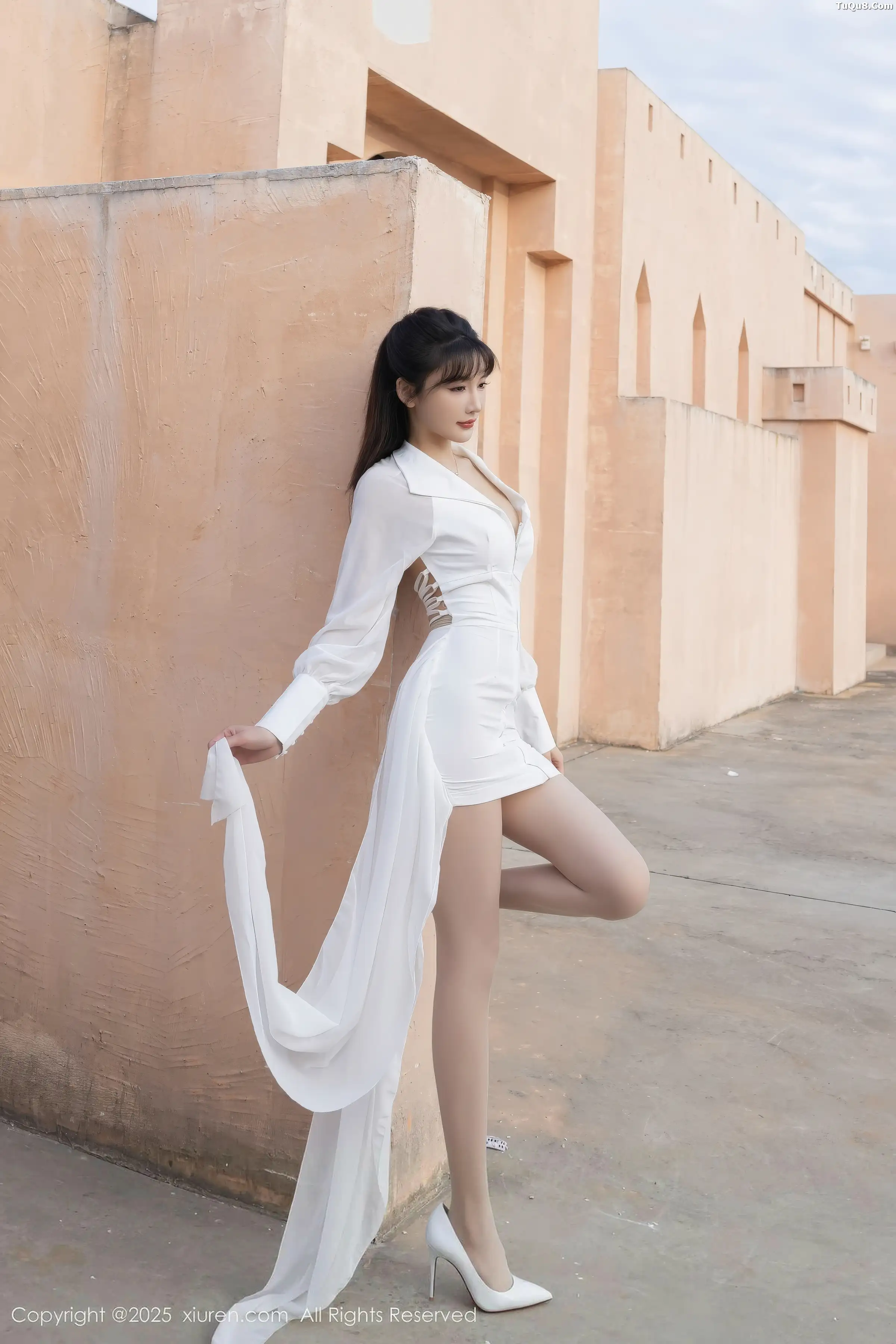 陆萱萱性感套装露肉色内衣配超薄肉丝秀柔美身姿绝美写真80P